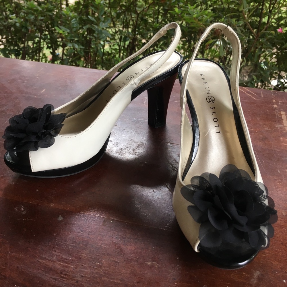Karen Scott Black and White Pumps